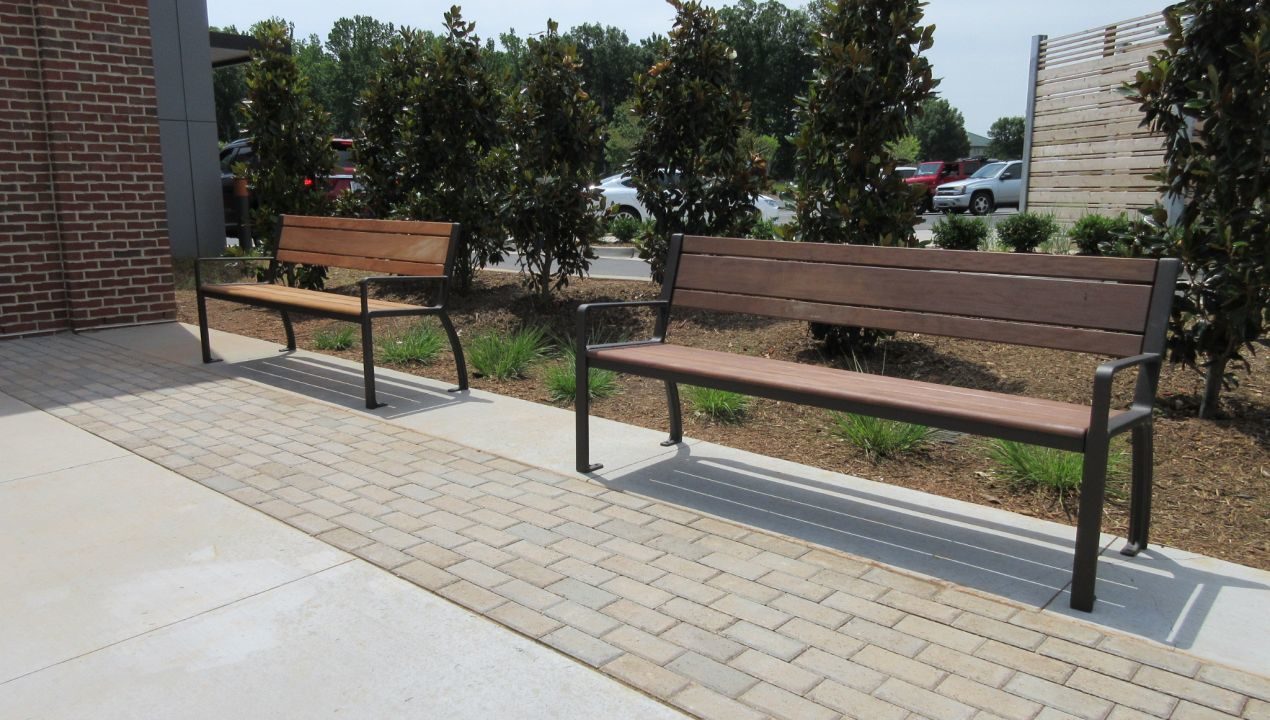 970 Backed wooden benches