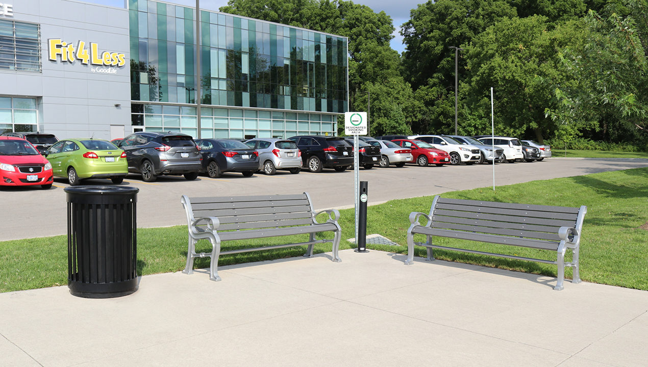 Benches and Trash Can outside Fit 4 Less Office