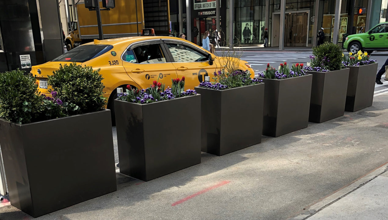 mpl-1500-new-york 1500 Series Planters line 5th Avenue in New York