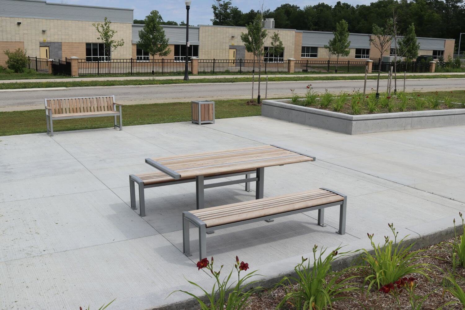 720 cluster seating - tables and benches in Ipe wood