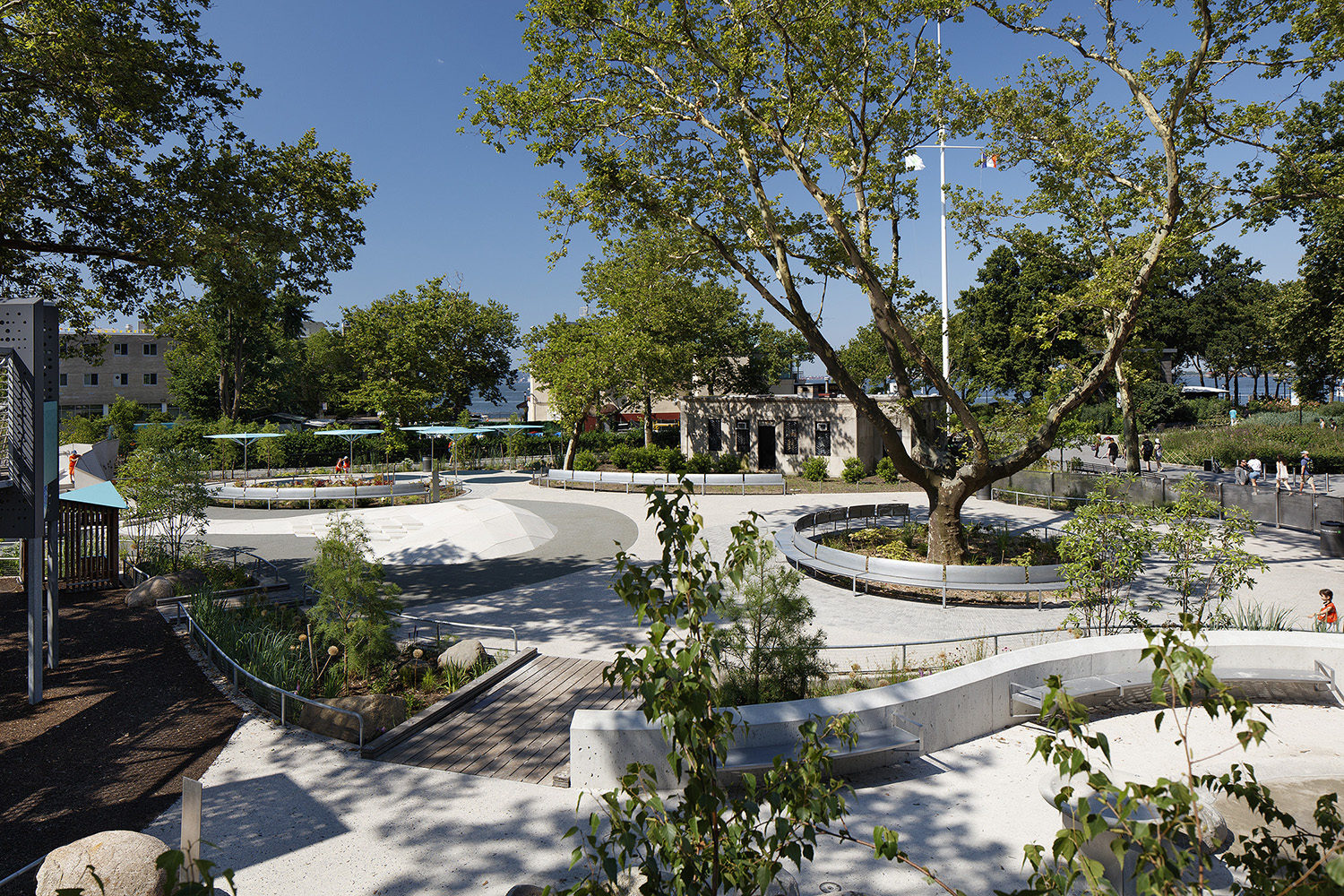 Battery-Playscape_custom-curved-bench_600-trash_custom-perforated-screens_001