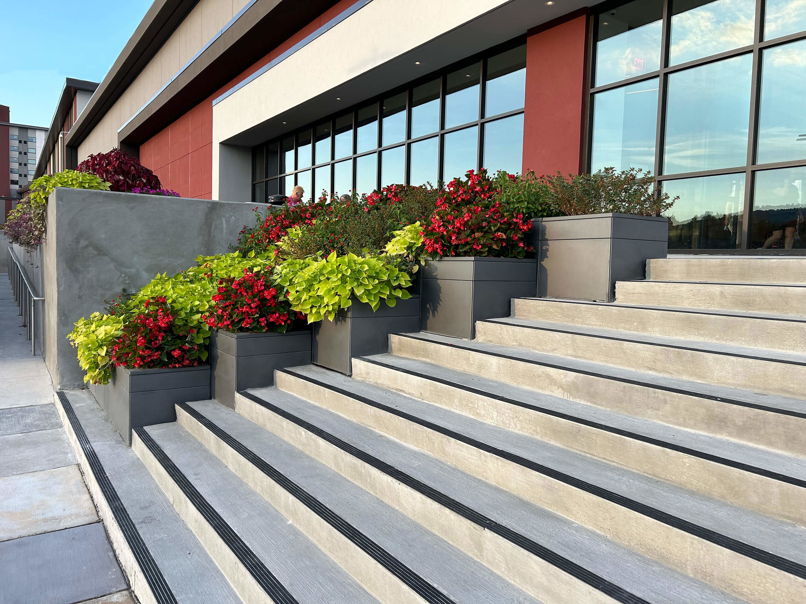 maglin-stacked-pixel-planters-2 Stacked Maglin Pixel Planters aligned with staircase next to Harrah's Casino Resort