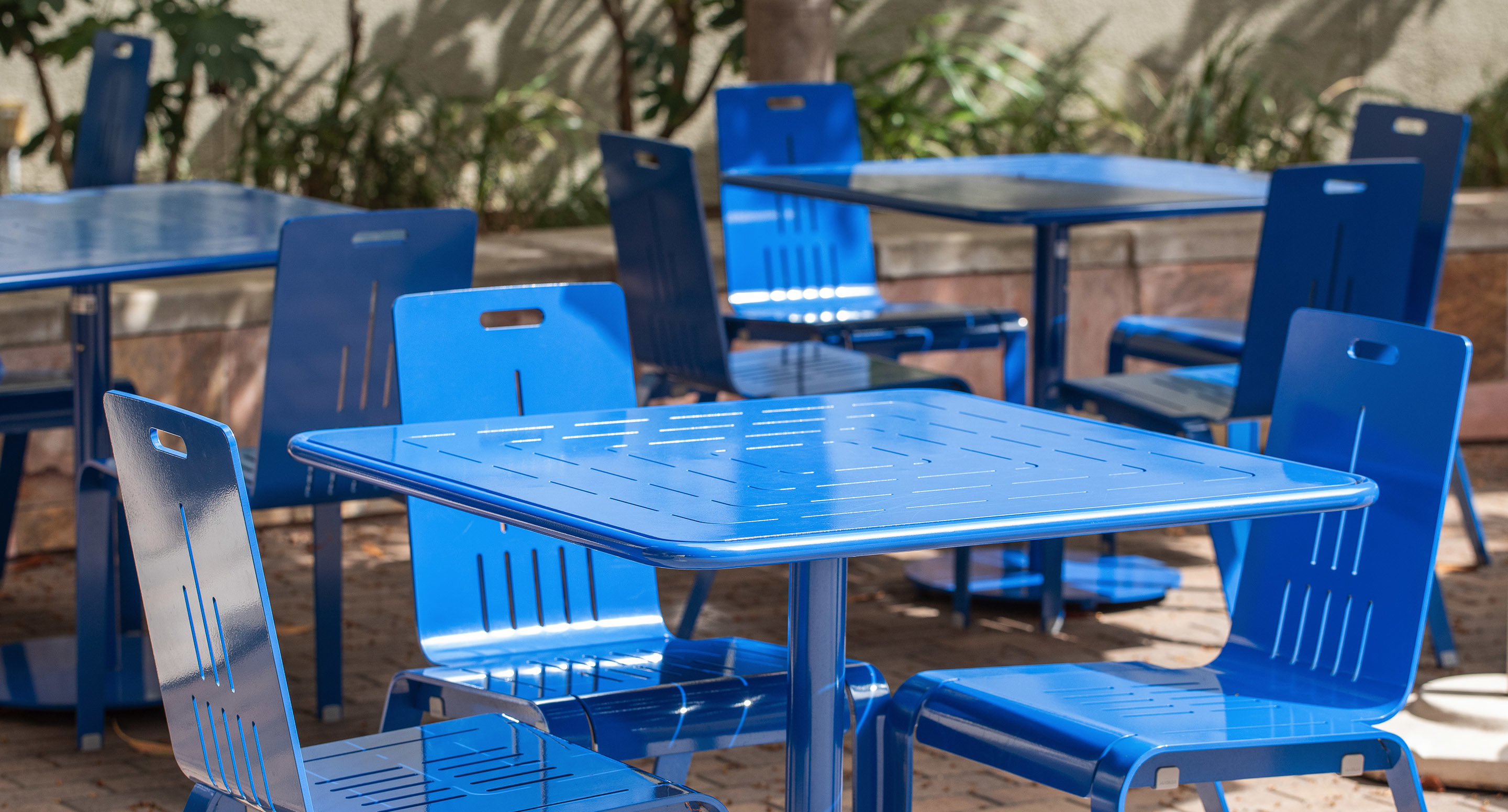 maglin_alum-chairs-cafe-tables-2