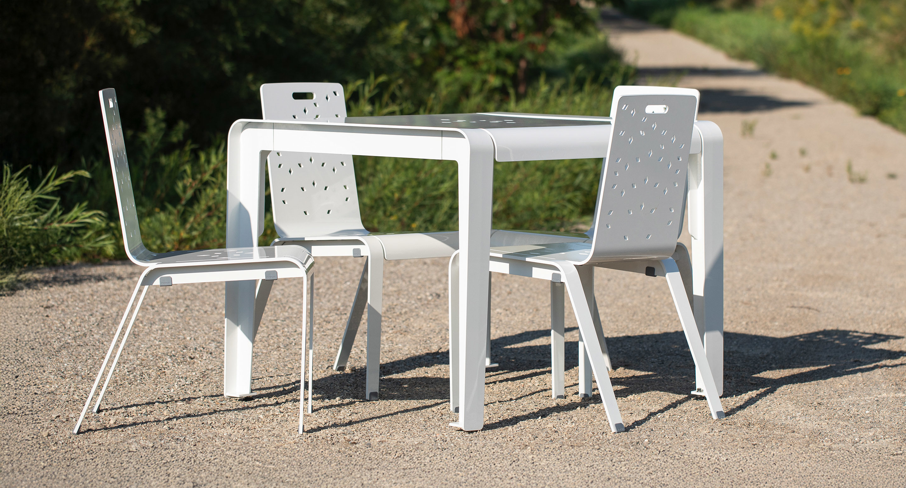 maglin_alum-chairs-cafe-tables-3