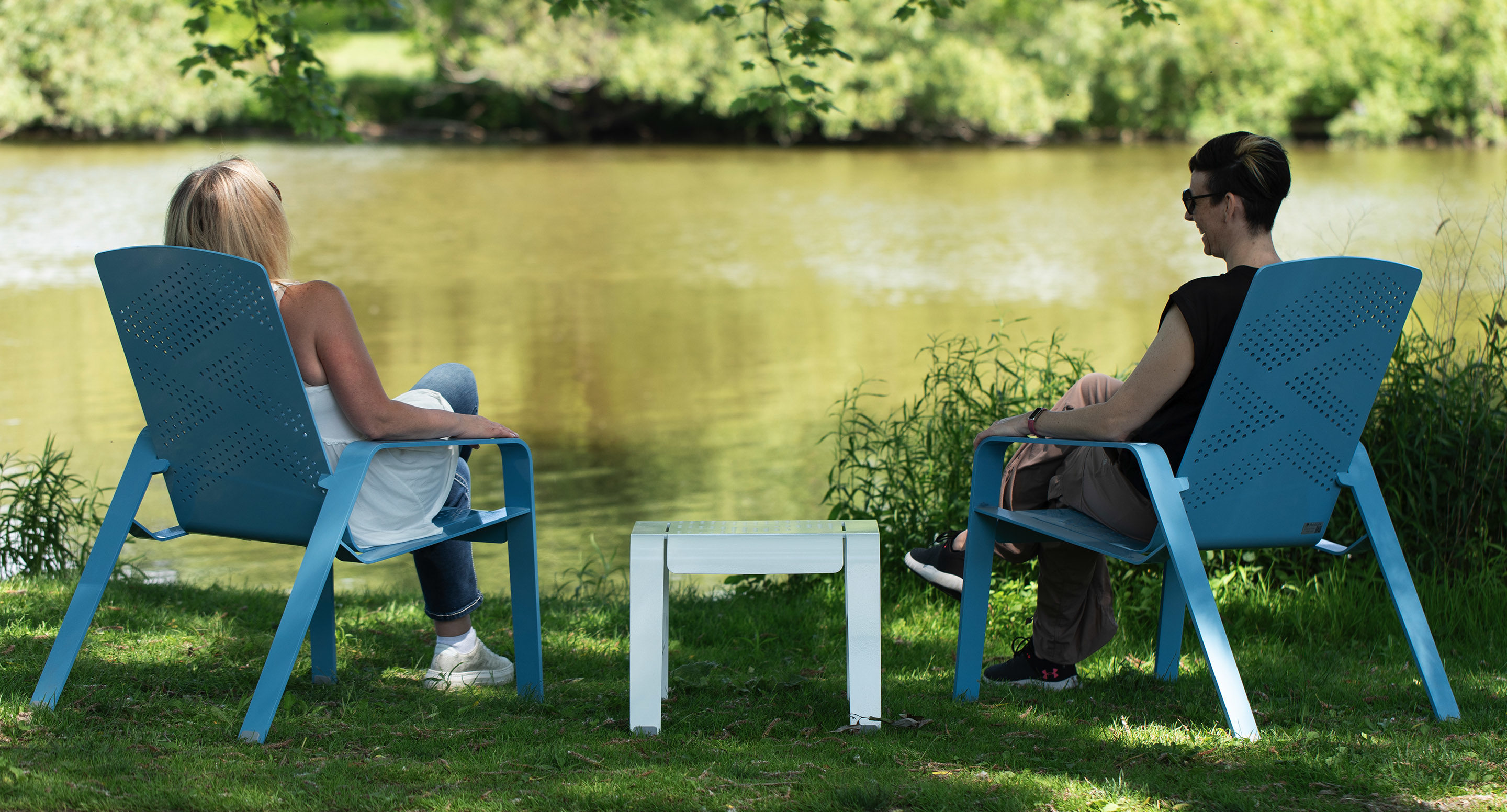 maglin_alum-lounge-chairs-2