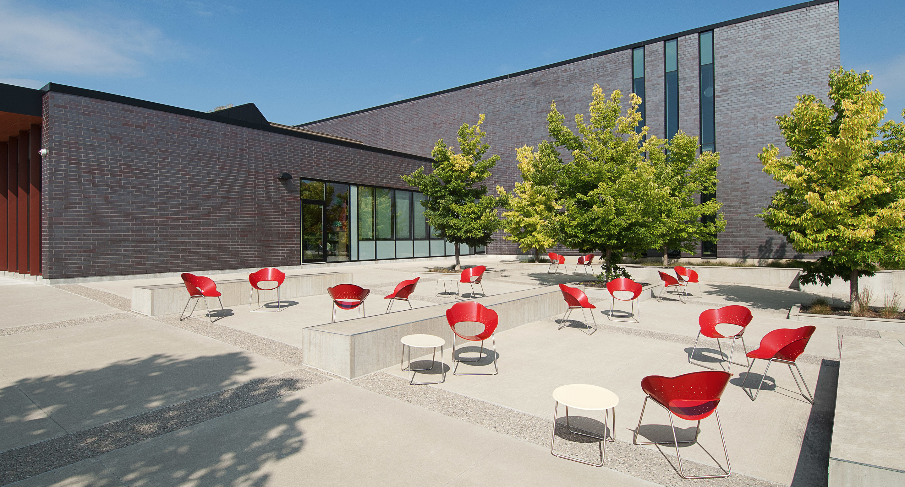 maglin_mtb-1800-battery-lounge-tables-3